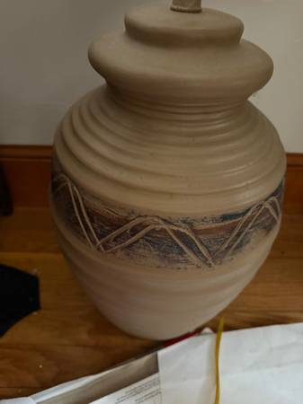 Large tan pottery lamp 1