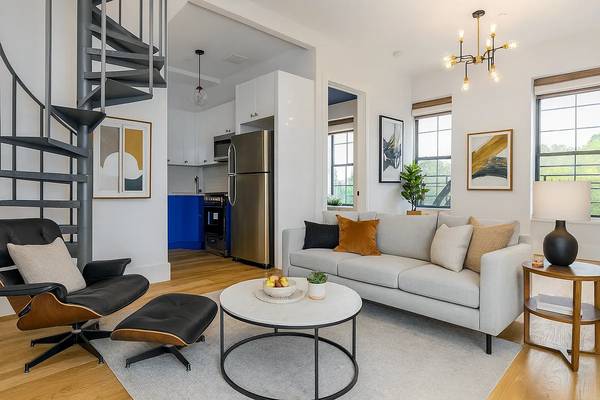 $4,000 / 3br - 🔥 RARE FIND 🔥 3 BED 🛏️ 2 BATH 🛁 DUPLEX! LOTS OF NATURAL LIGHT 🌞 (Bushwick)63854480933121120