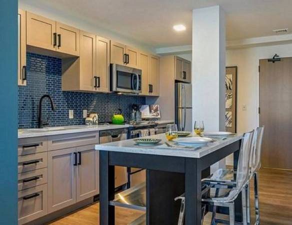 $570 Bright Bedroom and Ensuite Bath in Comfortable House Share (Seattle)63845962723971122