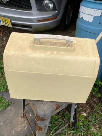 Sears sewing machine case Only 1