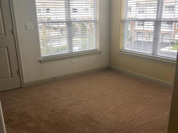 $2,538 / 1br - 1074ft2 - Full size washer and dryer, Track lighting, Pantry (Foxborough)63620394720769123
