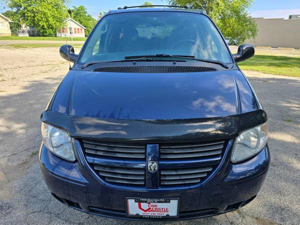 2005 DODGE GRAND CARAVAN - $5,999 (ZION ILLINOIS)63624813147651121