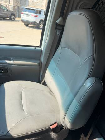 2007 Ford E250 - Photo 8