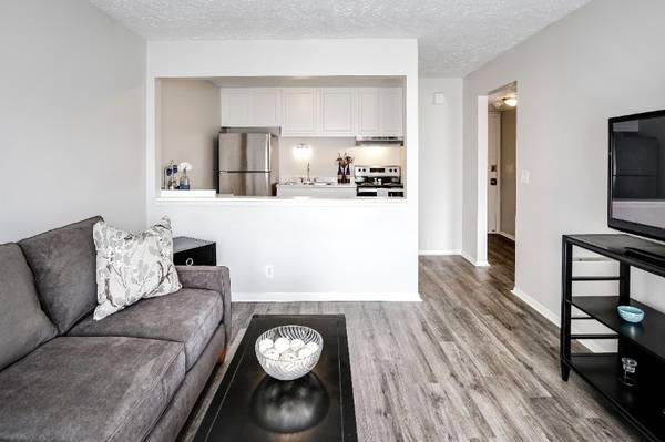 $907 / 1br - 600ft2 - 1 dormitorio remodelado – Lavandería en cada edificio, admitimos mascotas, piscina! (10905 North Mill Court, Omaha, NE)63681695996289122