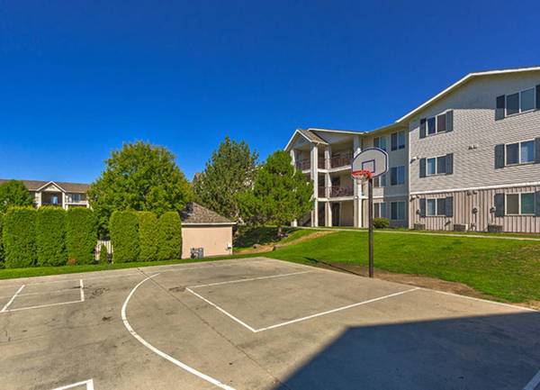 $1,731 / 4br - 1268ft2 - Private Patios and Balconies, Sparkling Pool, Cable Ready (9315 Chapel Hill Blvd, Pasco, WA)63624250538497123