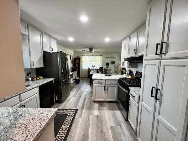 $835 / 1br - Habitación completamente amueblada, todos los servicios incluidos (Visalia)63809864675841120