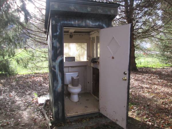 flushable outhouse 1
