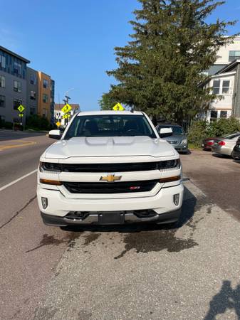 *2018  Chevrolet Silverado  Z71 - $17,995 (Winooski)63622639292417121