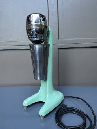 Vintage Hamilton Beach Number Thirty Two Speed Milkshake Mixer - $180 (Mill Creek)63470982164353120