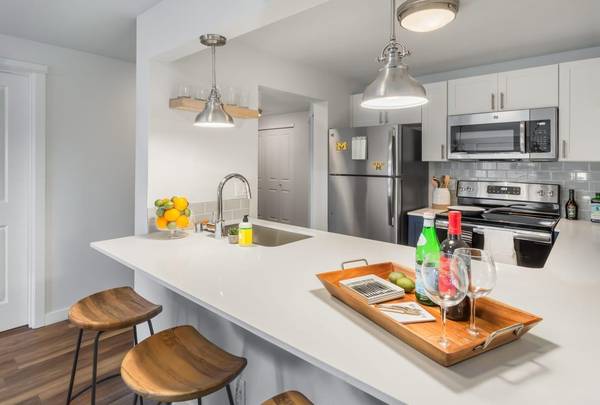 $2,979 / 2br - 861ft2 - Ceiling Fans, Fitness Center, Washer and Dryer in Home, Clubhouse (Queen Anne Hill)63808131392515121