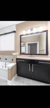 $530 / 2br - 700ft2 - SSpacious Master & Private Bedroom - Perfect for Professionals! (Manhattan)63827342864899121