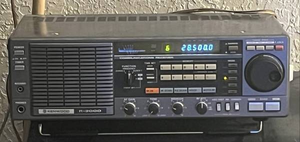 Kenwood R 2000 short wave receiver 1