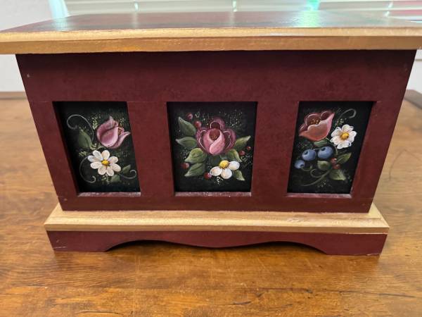 ~~ HAND PAINTED WOODEN BOX WITH FLORAL DESIGNS  ~~ 1