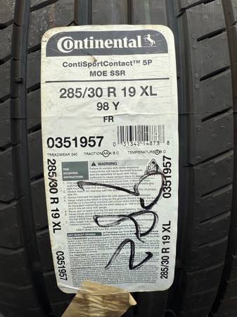 285/30R19 CONTINENTAL RUN FLAT 1