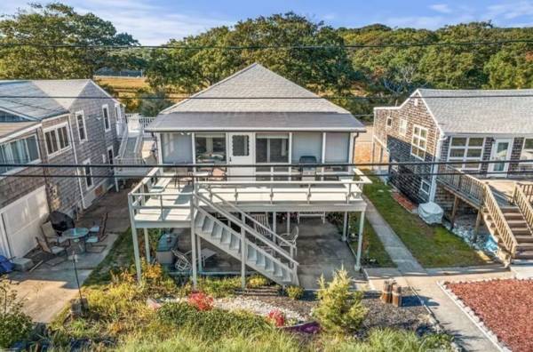 $1 / 2br - Adorable Beach house with lots of outdoor space and steps to Long Beach! (Rockport, MA)63892103042947122