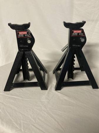 CRAFTSMAN Jack Stands 1