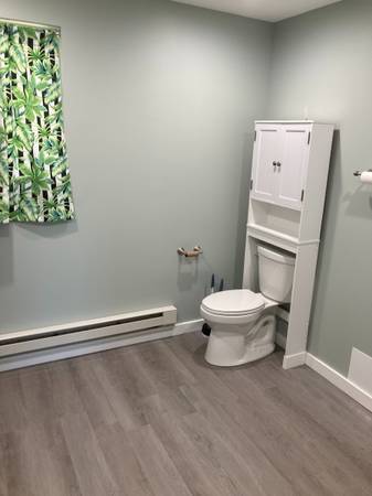 $750 / 240ft2 - Tilton NH - Small office with bathroom (637 W Main St Tilton)63931921100547124