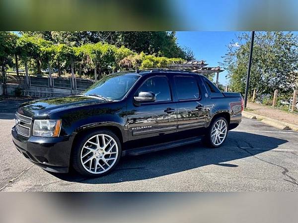 2013 Chevrolet Avalanche LS Black Diamond 4x2 4dr Crew Cab Pickup - $17995.00636153340193311220