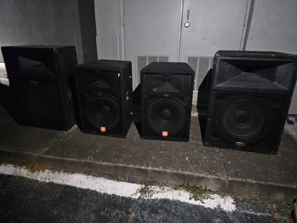 4 DJ speakers 1