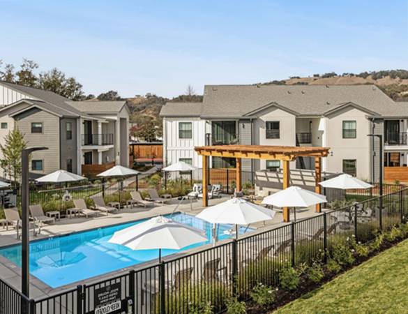 $3,350 / 3br - DEPÓSITO DE LUJO con juego WD + Tiendas cercanas + Balcón privado + 3 dormitorios (Larkfield / Santa Rosa)63790049637379123