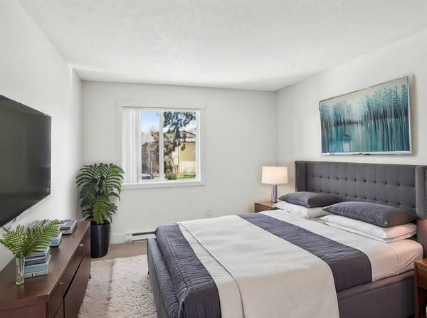 $1,495 / 2br - 1 MONTH HALF OFF! Recently Updated Interiors, Pets Welcome + Two Bed (Halsey & I-84)63914738813955122