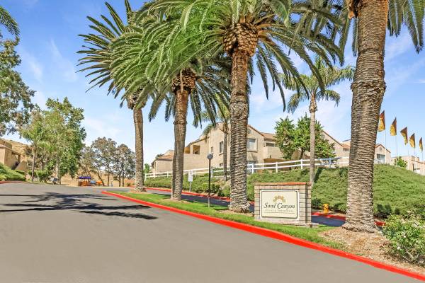 $3,059 / 2br - 997ft2 - Situated in Santa Clarita!, Two Spas, 2/bd (Santa Clarita)63912984589187123