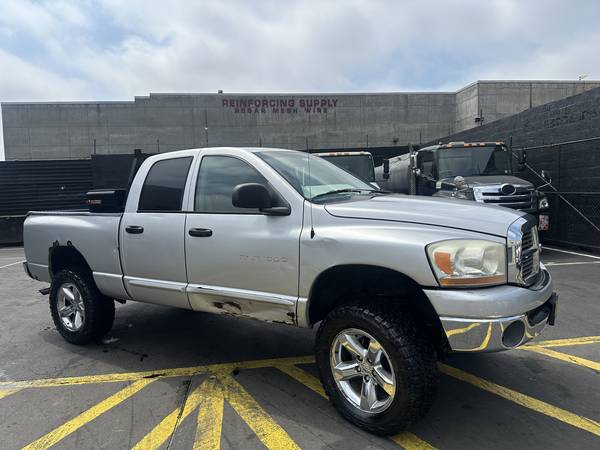 2006 Dodge Ram 1500 Quad Cab en venta - $3,000 (Brooklyn)63614118380033124