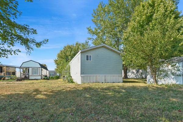 $25,000 / 3br - 1216ft2 - Waukee FIXER-UPPER 3 Beds, 2 Baths, 2 Car Garage (Waukee)64163742338690121