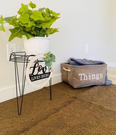 $1,500 / 2br - 838ft2 - Rare Opportunity: Pet-Friendly 2 BR/1 BA with Fenced Dog Park (Boise, Idaho)63981530823682124