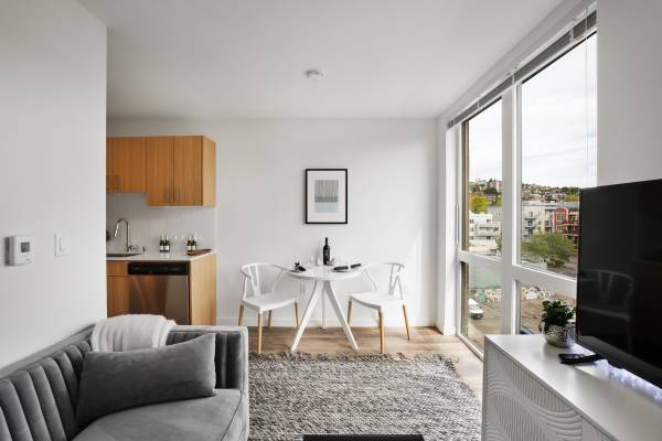$1.795 / 1hab - 449ft2 - Vida Urbana Hecha Fácil – 1Hab Abierto con Cocina Moderna y Lavandería (Lower Queen Anne)63688608105987122