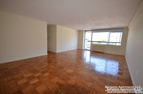 >>3BED/2 FULL BATHS, STEPS TO LONGWOOD, BOSTON UNIV & GREEN LINES! 1