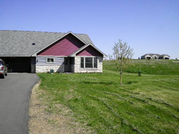 $1,950 / 3br - 1580ft2 - 3 Bdrm, 2 Bath Twinhome, 1580 SF, 2 Car Attached Garage - 1300B (1300 B 146th Avenue, New Richmond, WI)64003961755906120