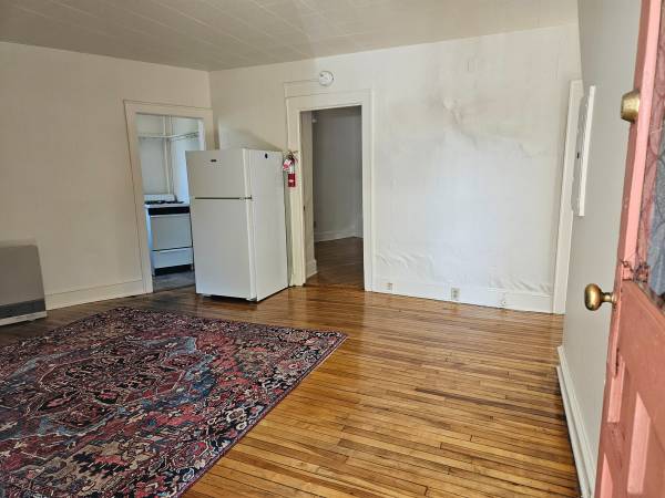 $1,450 / 1br - Across from Police Station, Close to downtown (Burlington)63969738550019120