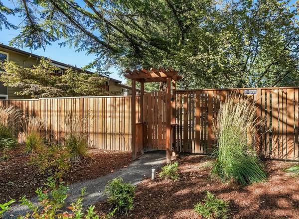 $1,575 / 2br - COME TOUR! 50% OFF 1 MO + Enjoy Fanno Creek Trail - Near Downtown (Beaverton)63615696140033121