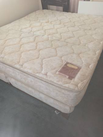 King size bed 1