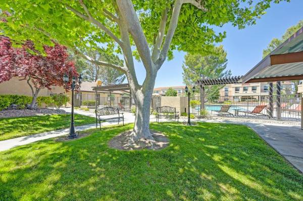 $1,658 / 1br - 585ft2 - Limited Opportunity! Spacious 1 BR with Covered Parking (West Lancaster off of 20th Street West and J12)63840114313345120