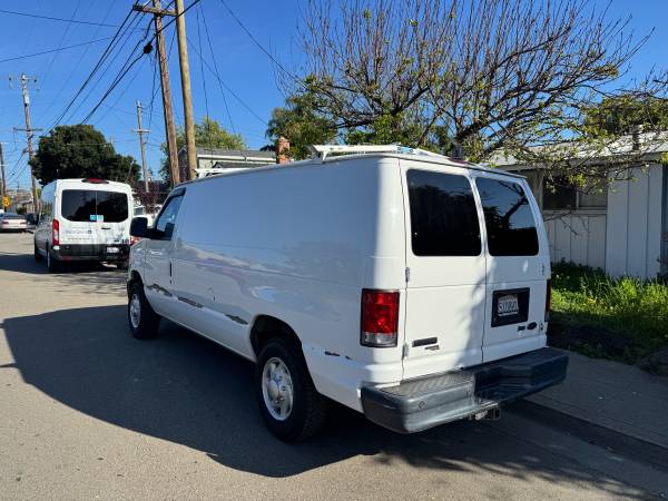 2013 Ford E150 - Photo 3