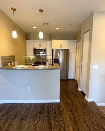 $4,313 / 2br - 1176ft2 - 1000Mbps Broadband Capable, Wine Fridge, Quartz Counters (Pacific Highlands Ranch)63878584747139123