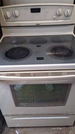 Whirlpool electric stove in good shape and works excellent and clean 1