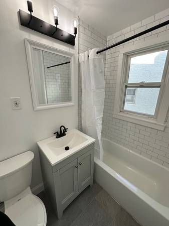 $2,850 / 2br - 850ft2 - Bright Apartment by the Beach - 90 Winthrop Shore Dr. - 12-01-25 (Winthrop)64279896854018124