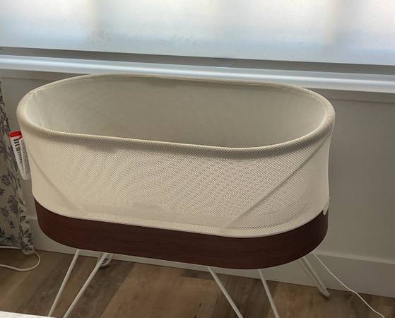 SNOO Smart Sleeper Baby Bassinet Bedside Crib with Automatic