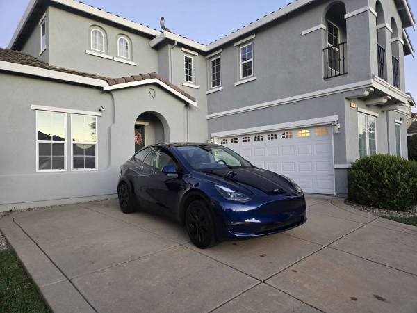 2024 Tesla Model Y Long Range - Rear-wheel drive (RWD)- 1