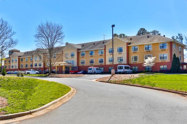 $1,860 / 1br - Fully Furnished Studio! (Charlotte)63925335590787120