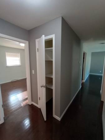 $1,600 / 3br - 1000ft2 - Charming 3BR Home in Joliet – Hardwood Throughout (Joliet)63898473509379124