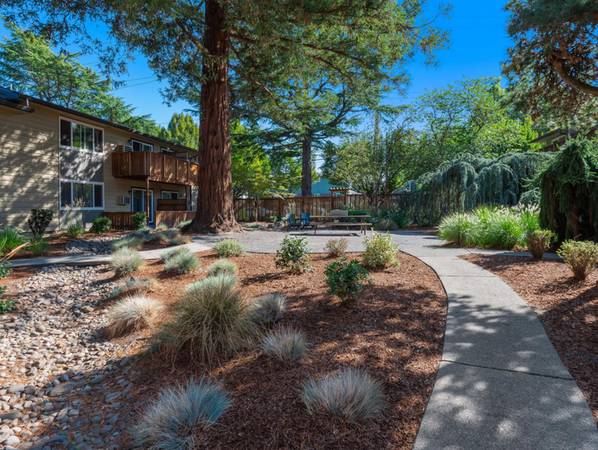 $1,895 / 3br - GET 50% OFF 1 MO - 3B - On-Site Management - Right by Greenway Park (Beaverton)63956650046210122