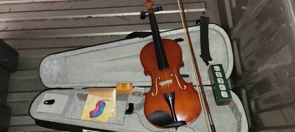 Violin 4/4 with extras 1