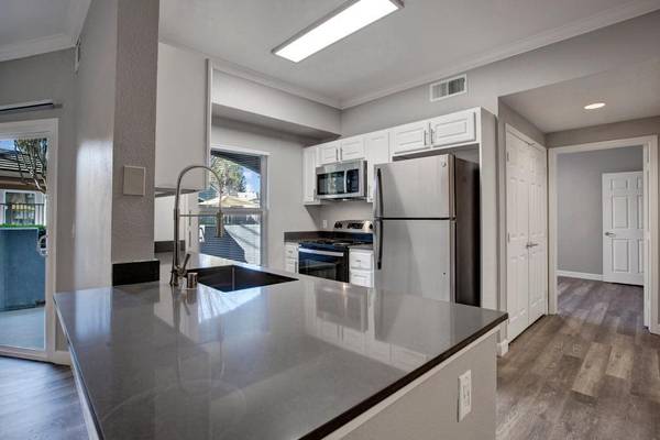 $1,910 / 1br - 790ft2 - EV Charging Stations, Built-in Microwaves, Free Weights (Pocket-Greenhaven Sacramento)64043495641347122