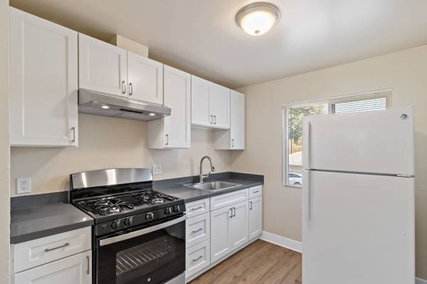 $2,150 / 2br - 750ft2 - 2 bedroom 1 bath near post office and grocery store (hercules, pinole, san pablo, el sob)63682870128643120