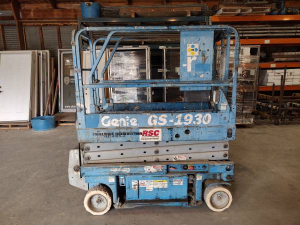 Genie GS-1930 Scissor Lift 1
