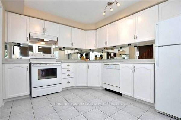 Amazing 3Bedroom Whole House In Newmarket Near Yonge & Savage! 2